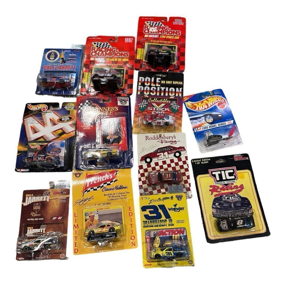 Die cast car lot. Vintage. Sealed 12 cars total will part out upon request.